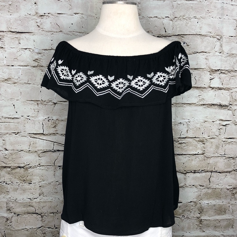 ALYA • Francesca’s Collection Top